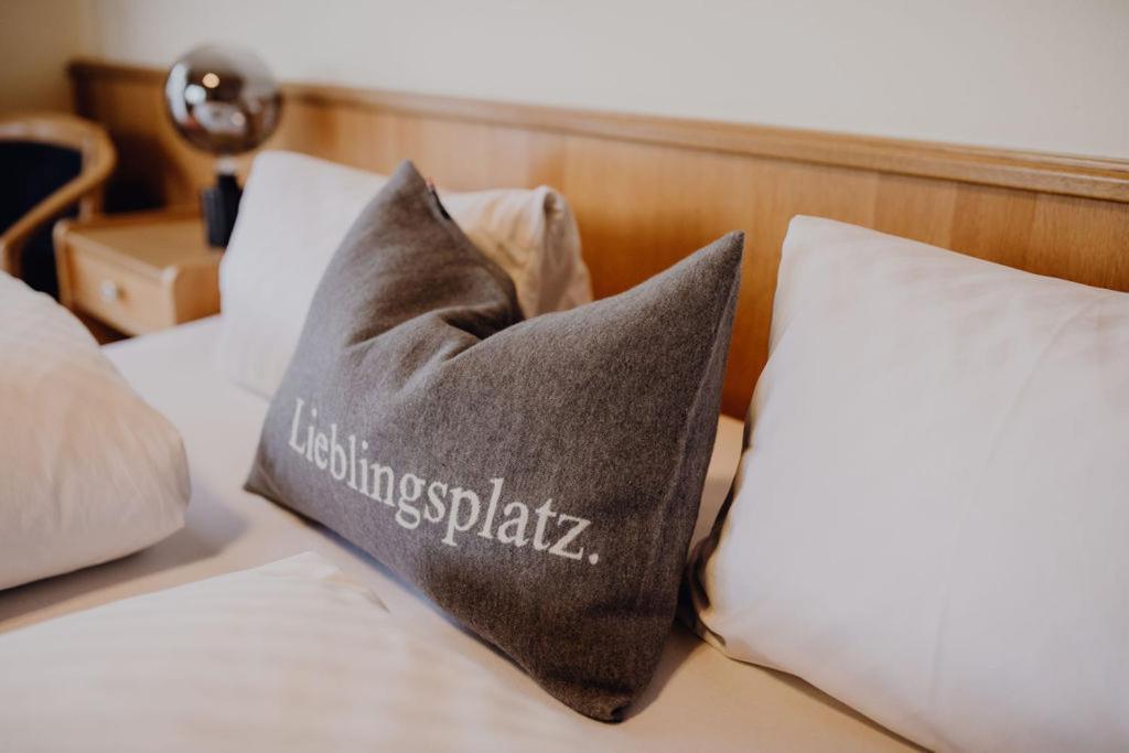 Dorfcafe Unken Hotelpension Swirtshaus Im Dorf Exterior photo